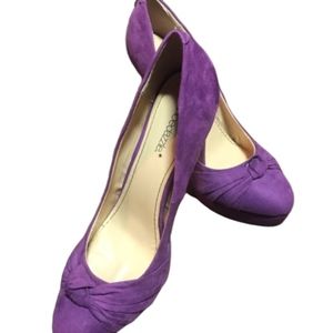 Gorgeous violet pumps 5” heels